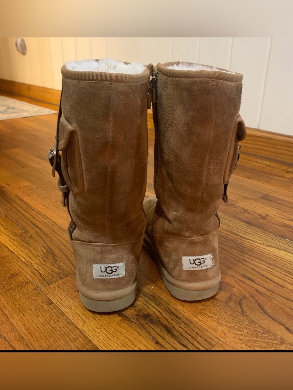 UGG Australia 1895 Retro Cargo Tall Zip Sheepskin Boots 
Girls Size 4 Youth
Sher